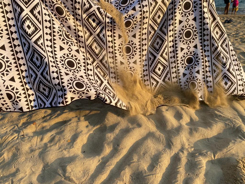 5 Reasons Why Every Beachgoer Needs a Sand-Free Beach Towel